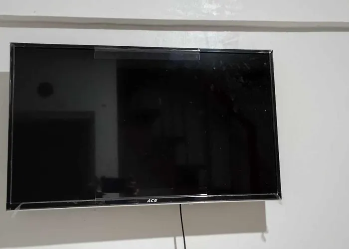 Female In Bbb Marulas Valenzuela With Ac & Wi-fi Semi-furnished
