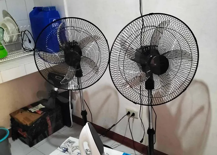 Female In Bbb Marulas Valenzuela With Ac & Wi-fi Semi-furnished Hostel