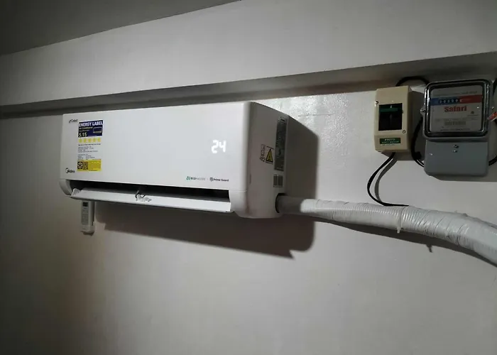 Female In Bbb Marulas Valenzuela With Ac & Wi-fi Semi-furnished *