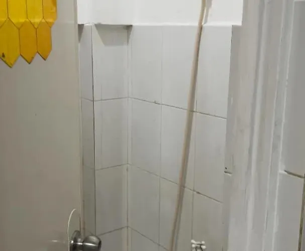 Female In Bbb Marulas Valenzuela With Ac & Wi-fi Semi-furnished * Manila